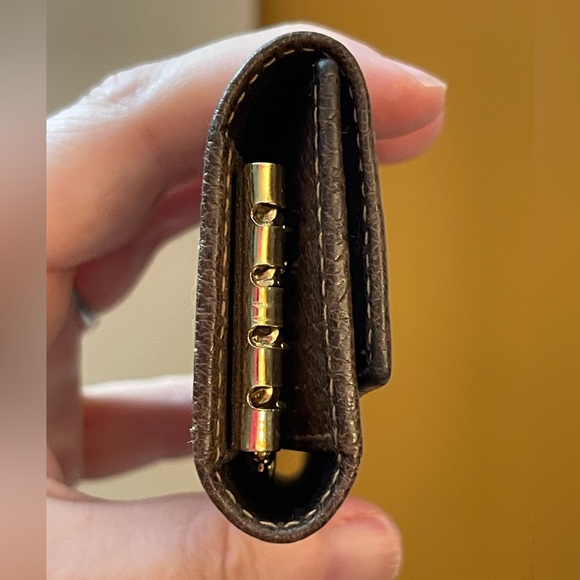 Gucci Monogram Four Key Holder With 16 Inch Unbranded Gold Chain - Picture 5 of 16